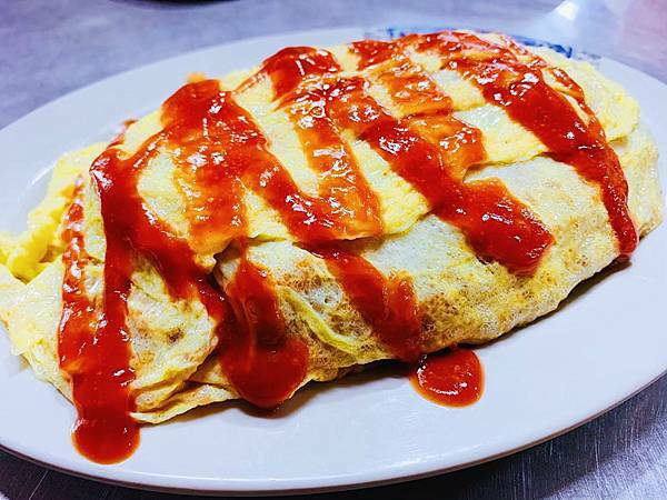 [台北小吃]板橋新埔站「米粉嫂小吃店」俗又大碗的隱藏版美味小吃/絡繹不絕的用餐人潮/生意超好東西好吃/蛋包飯超大碗/超多外帶/附菜單