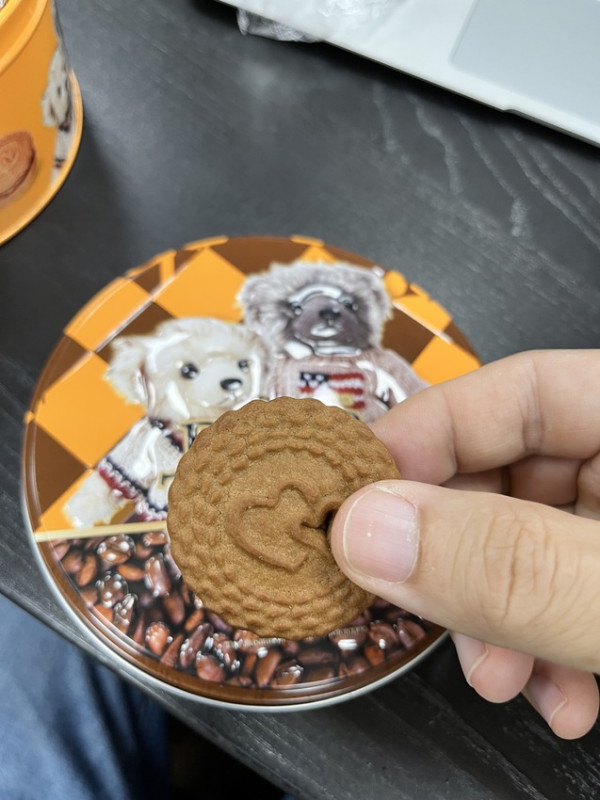 【便利商店美食】泰國Dear Teddy咖啡和鳳梨鐵盒夾心餅乾