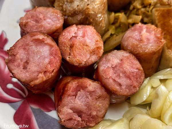 台中美食-米腸煎到恰恰搭上鹹豬肉，意想不到的好味道