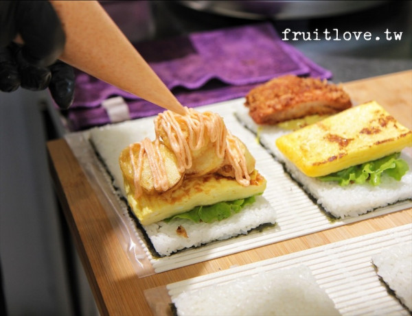 限定的皎白筍飯糰，澎湃用料的沖繩飯糰，飽足感滿分又美味 • 寵物友善