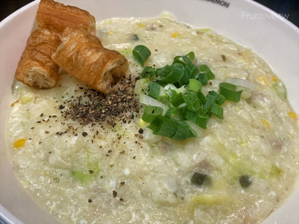 多種粥品口味可選擇，配料豐富