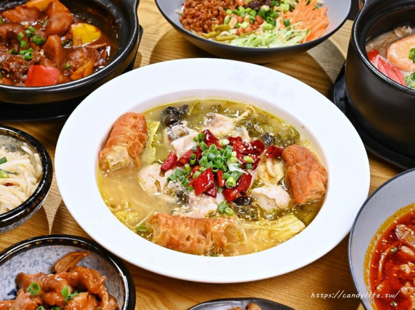 台中市西區蜀道山餐館｜台中新開幕道地川渝料理，除了招牌酸菜魚，還有水煮系列、重慶小麵、砂鍋米線及酸辣粉