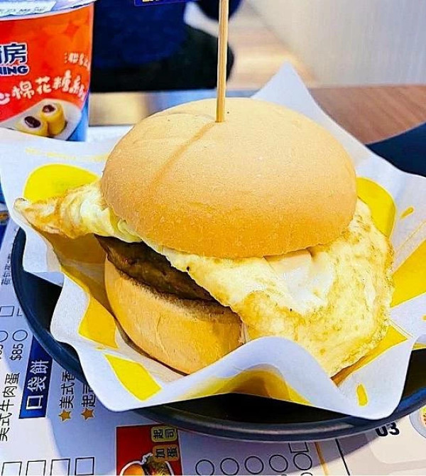 [台北早午餐]信義區市府站「晨間廚房早午餐信義莊敬店」超划算又超厲害的炒泡麵早餐店/漢堡吐司量足種類超...