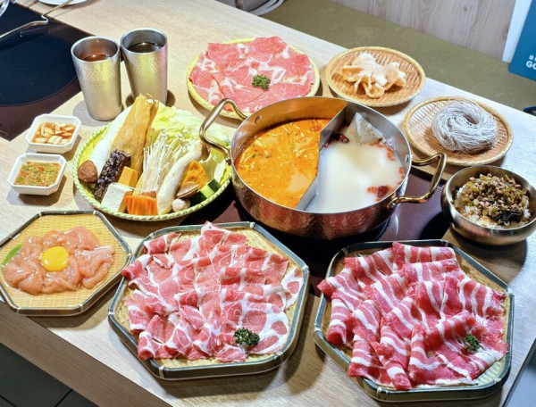 彰化縣員林市員林銷魂泰味！鍋泰暖南洋鍋物，特色湯頭與澎湃自助吧一次滿足！