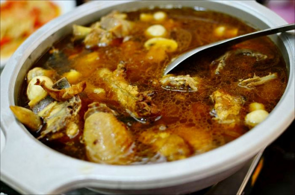 【食】田媽媽議蘆餐廳(台中霧峰)。溫補的百菇宴＠昔日的「議員會館」