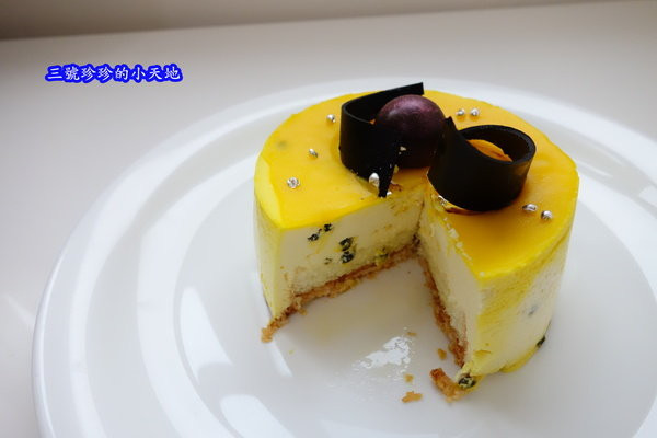 胖菓法式烘焙屋‏。南瓜乳酪蛋糕＆百香果驚奇慕斯蛋糕。令人驚豔不已的口味你吃過了嗎？