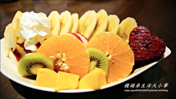 【食記/新北市】濃濃英式風格的下午茶餐廳♪♪騎士花園♪♪                
      