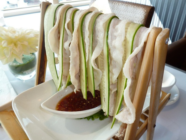 蒜泥白肉也能當衣架曬---鳥窩窩私房菜名統百貨店