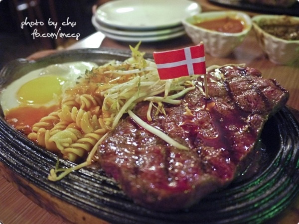 食記▶台北南港．牛仔部落火烤厚切牛排~平價牛排新選擇