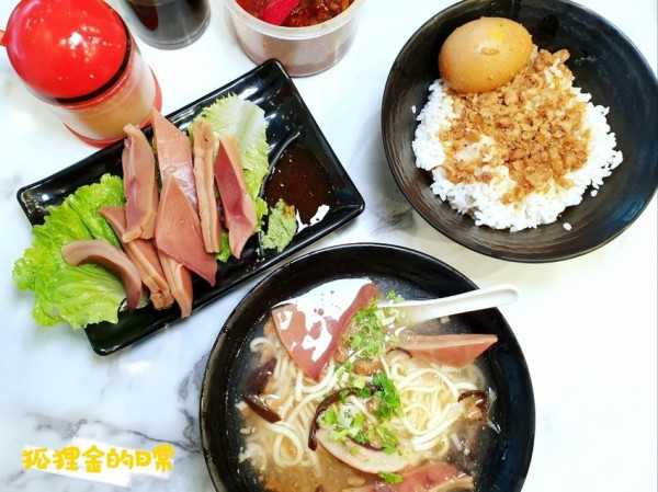 台中美食 │ 梁王鹿港肉羹飄香五十個年頭的傳統美味 手工特製辣椒超夠味 ubereats也可以叫的到哦