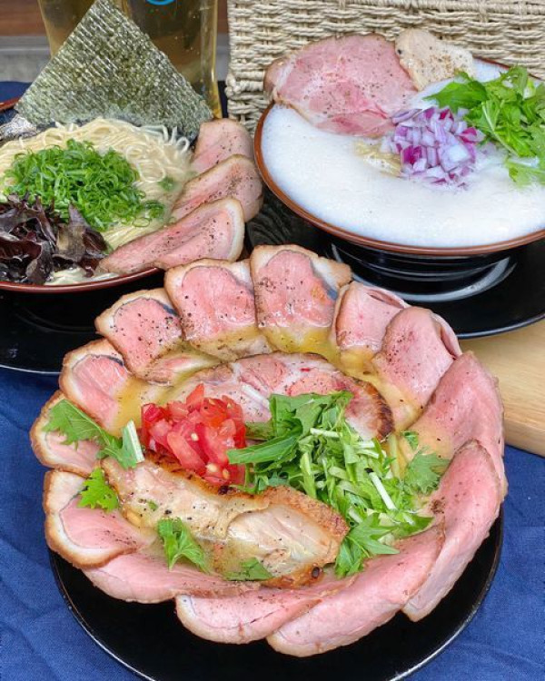 【鳳華拉麵】雞白湯濃厚享受｜爆滿叉燒肉片