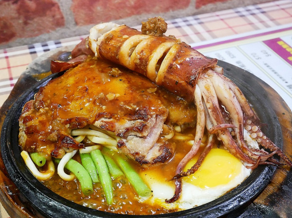 金豪客牛排 板橋店 - 新北板橋浮洲站牛排推薦，台藝大附近平價牛排，肉大塊、麵份量多，還有飲料、冰品、濃湯免費續