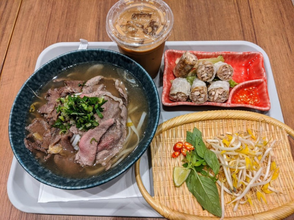 她思鄉你吃香：越南河粉首度飄香台北101（飛機河粉）