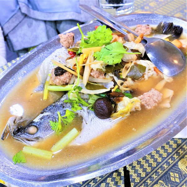 [台北泰式]中山國中站「泰合平價泰國菜館」好多獨家泰菜的平價泰式料理/咖哩苦瓜美味又開胃/老少咸宜的道地泰國菜/梅汁蒸魚配料滿滿滿/附菜單