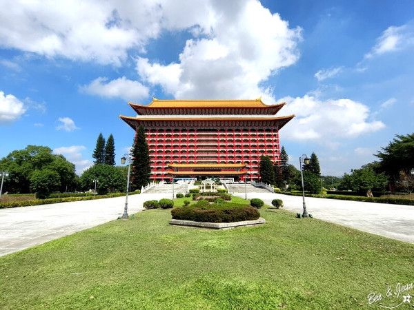 圓山大飯店牛排館~五星級飯店卻有經濟實惠價格、乾式、濕式熟成牛排加上自助沙拉吧 生日聚會都適合！