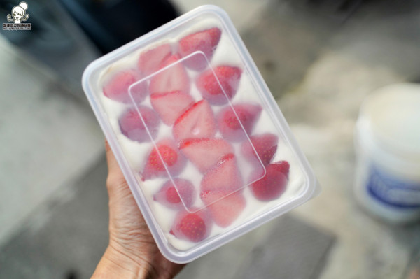 鹽埕區最厲害的草莓蛋糕，馬上可以把整盒吃光光｜沙普羅糕餅小舖 - 跟著尼力吃喝玩樂＆親子生活