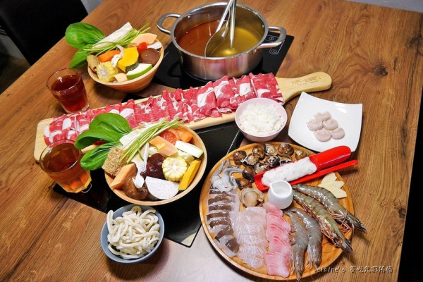 吃。新北汐止《我們一起鍋吧！》用新鮮且自然的食材，煮出最美味的火鍋。汐止火鍋推薦