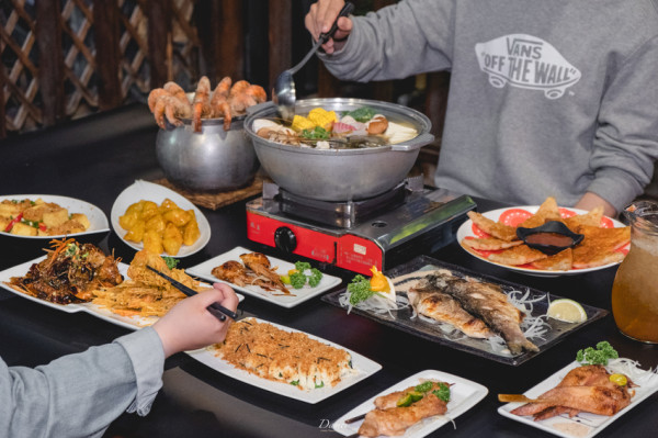 高雄左營｜四兩千金活蝦之家-超大佔地活蝦餐廳，極肥美泰國蝦吃到怕