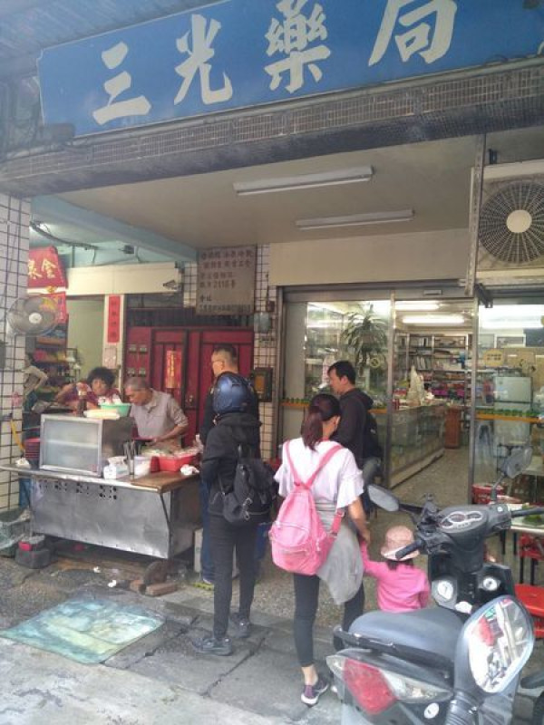 【新北/三重】獨特醬汁紅通通的麵！三十幾年好味道別的地方沒有！在地人的回憶~集美街紅麵/三重紅麵