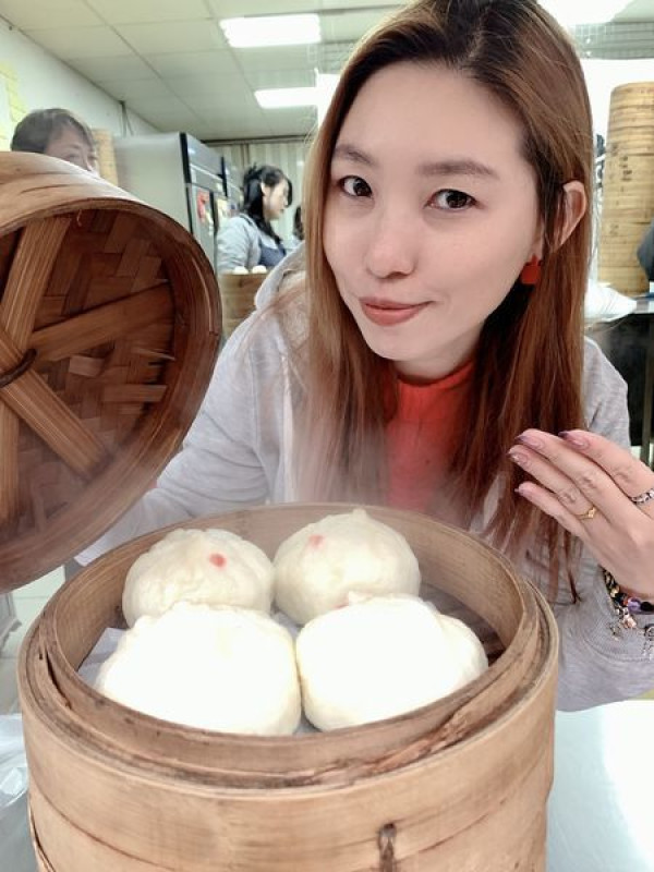 台北美食~千滋百味不及簡單純粹的味,永春站"老上海手工老麵包子"復刻童年美好食憶/永春市場銅板美食/限量和牛肉包