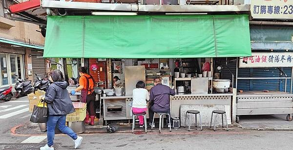 【台北美食】無名鹹粥-沒有店名沒有招牌卻有超大份量的美味鹹粥店