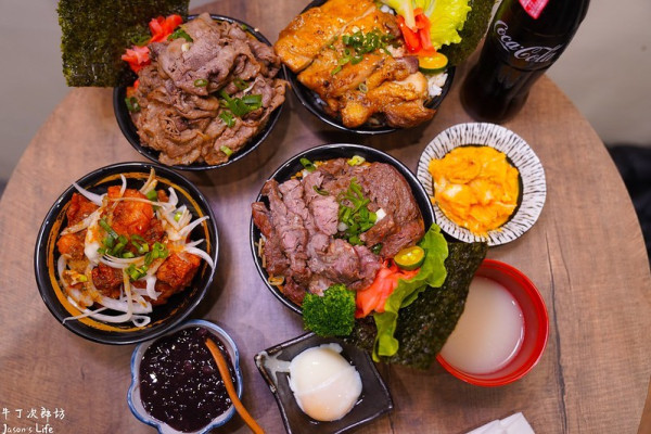 【台中北屯｜美食】牛丁次郎坊(北屯支店)。北平路美食推薦，高CP值，百元就可嚐安格斯肉山丼，雞白湯和飲料還是無限暢飲