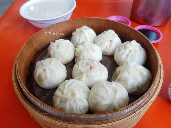 《高雄美食》高雄豆漿早餐店❤招牌厚皮小籠包~白白胖胖一籠10顆吃超飽｡