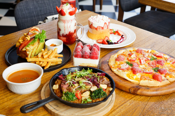 【超品起司烘焙工坊】夢幻草莓季! 初煉草莓披薩，草莓與起司的完美結合，超多草莓甜點飲品與創意~餐點邪惡又幸福的美味｜宜蘭餐廳下午茶｜宜蘭雨天備案｜宜蘭親子景點｜宜蘭辦手禮