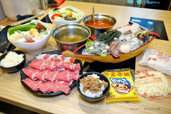 吃。台北萬華《饕飽精緻鍋物》平價火鍋還有副餐無限享用，居然有沙瓦喝到飽喔。萬華火鍋推薦