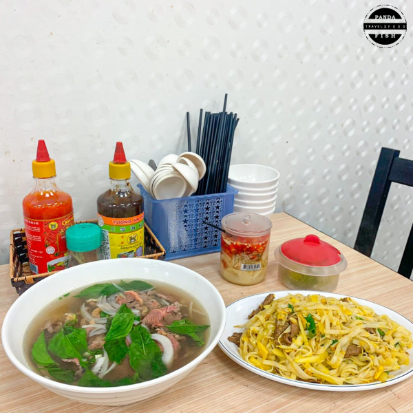 「桃園美食」月香小館榮民店。超道地的越南料理，湯頭非常清甜好喝，桃園私心推薦美食