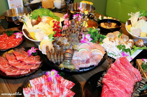 森林系主題鍋物新開幕！自助吧無限吃到飽，滿額打卡送肉盤、麋鹿杯套