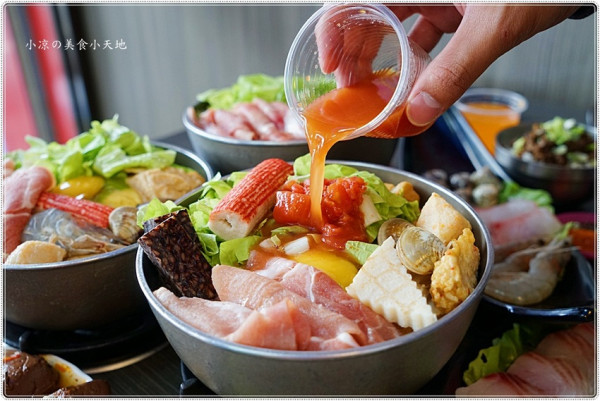 台中小火鍋║饌囍堂臭臭鍋大甲店，特濃番茄鍋甜出新高度，白飯、肉燥、飲料、冰淇淋、霜淇淋通通吃到飽！