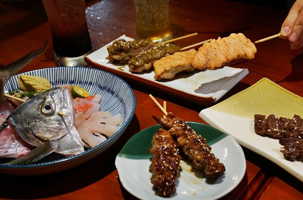 生意好到開二店，深夜想喝一杯或吃串燒來這兒就對了!!