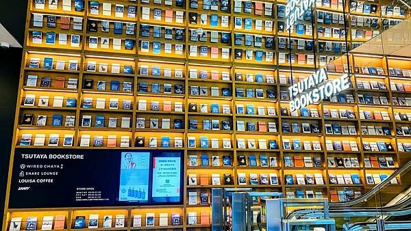 台北超值吃到飽早餐【南港蔦屋書店SHARE LOUNGE】在一整間的書屋裡享用早餐/路易莎illy咖啡麵包點心自助吧無限取用/免百元平日限定/具有書香氣息共享空間