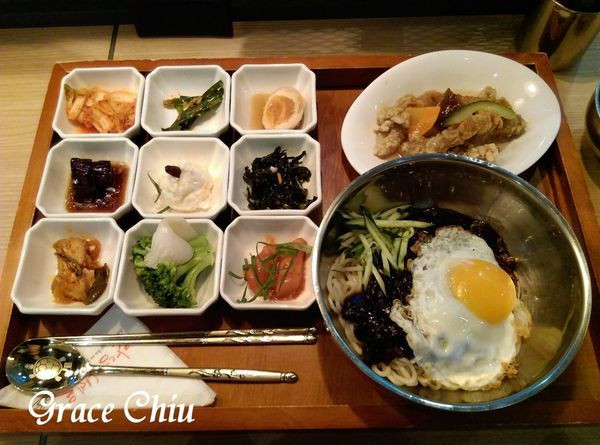 偷飯賊 밥도둑～定食餐點內附豐富九宮格小菜，吃巧也吃飽(信義遠百A13 4F)