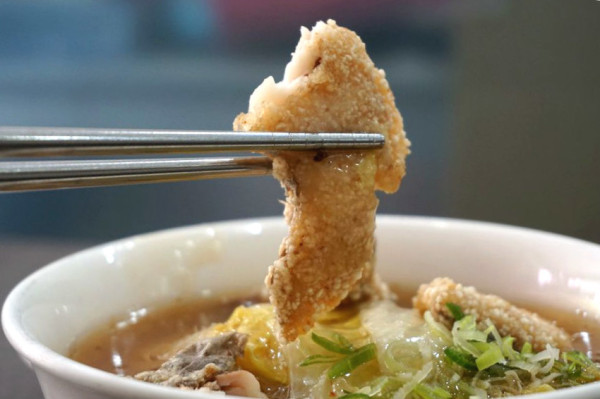 台南土魠魚羹 台南東區 【成紅燒土魠魚羹】極少人知道原來和阿川紅燒土魠魚羹是系出同門　台南美食│台南東區美食推薦│市立醫院附近