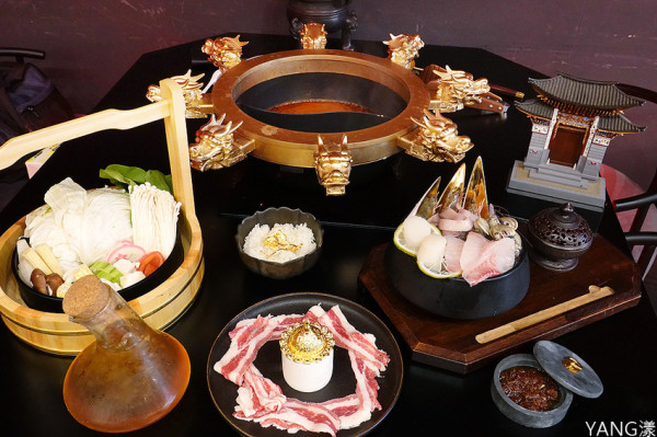 【台北西門】幸福堂幸福金龍鍋，知名飲料品牌跨足火鍋，超浮誇擺盤帶來火鍋新體驗