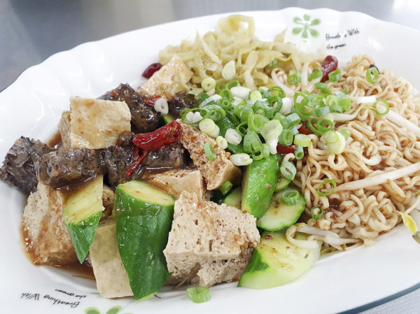 【高雄小吃】林師傅滷味 武廟人氣美食 從小吃到大的美味