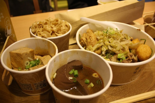 【內科美食推薦】潮味決湯滷合作社|多種口味與吃法任你挑選不加價,獨特的結帳方式讓你不再手油油