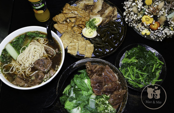 板橋牛肉麵推薦— 黑霸牛肉麵，三峽北大學生最愛排隊店來板橋展店啦！