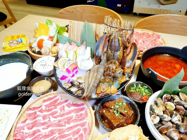 台中美食 │ 牛鍋私藏鍋物大里店 現撈生猛活跳跳大龍蝦 有鮮才敢大聲 還有專屬免費停車場