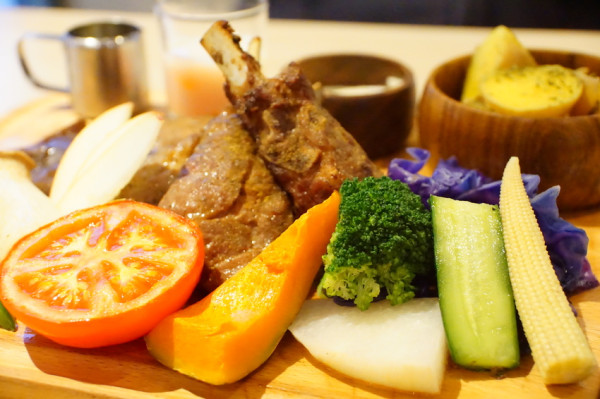 [腰果花砧板原食料理] 台北 天母 外食族健康吃 紗帽山溫泉必吃 逛天母生活市集推薦餐廳 健身餐 健身族必看