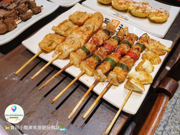 [食]新北 無肉不歡 多人聚會大快朵頤 盡情暢聊吧!! 職人現烤 串燒、熱炒、鍋物料理 就醬子烤吧 新北汐止店