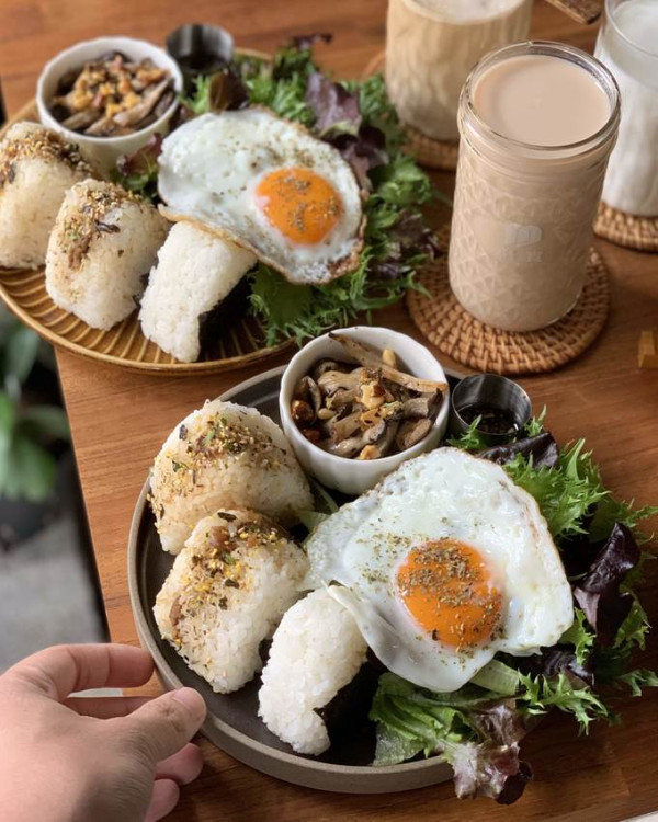 【苗栗竹南】以減塑理念經營的『磨實生活工作室』開賣飯糰朝午食啦！還有販售好喝的咖啡、茶飲等等。 - 阿華田的美食日記