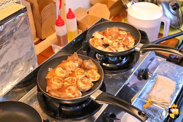 台南煎餃／行動餐車不定期出沒／嚴選食材手工包製／獨家風味搭配特調醬料／營業地點當天網路公告／現點現煎趕時間不要來／限量供應晚來吃不到