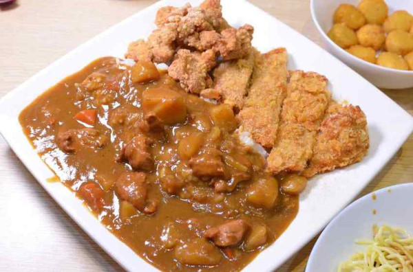 愛家早午餐，簡單美味的咖哩飯與涼麵