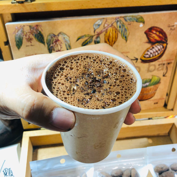 台中美食 巧遇農情  中區 發現台灣巧克力 手工巧克力Bar，超濃郁的熱可可，從烘烤到設計老闆一手完成