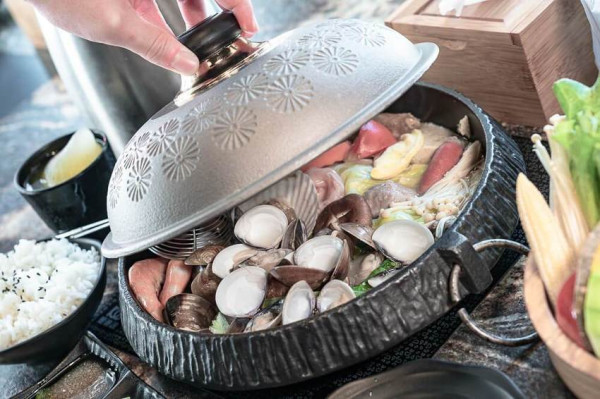 阿新筆記|京燒渦物|永興街鍋物推這家！雙人好蝦套餐份量狂，另一個悶燒蛤蜊鍋大推薦～