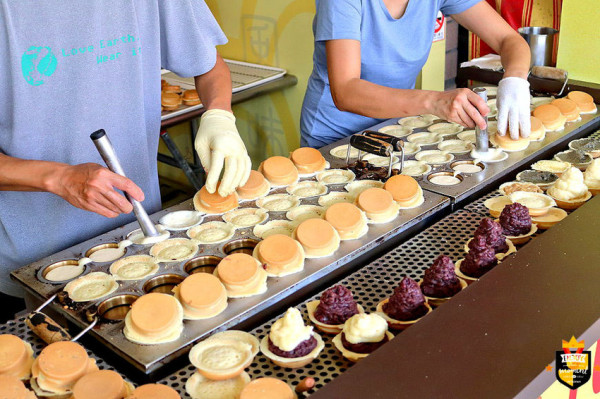 台南紅豆餅／每日限量晚來吃不到／飄香10多年／在地人當早餐吃／內餡多到餅皮蓋不住／真材實料自製內餡／銅板美食CP值高