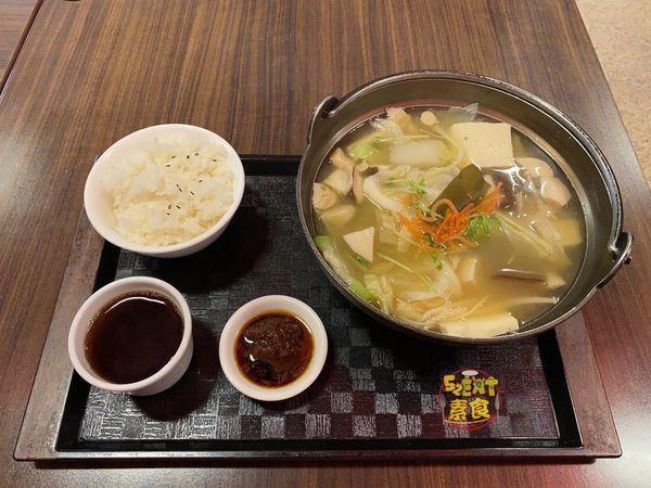 桃園龜山素蔬食》喜樂蔬食創意料理菜單價位大公開！高CP值選擇多樣化的天然蔬食小館~林口長庚必吃美食小吃餐廳推薦。